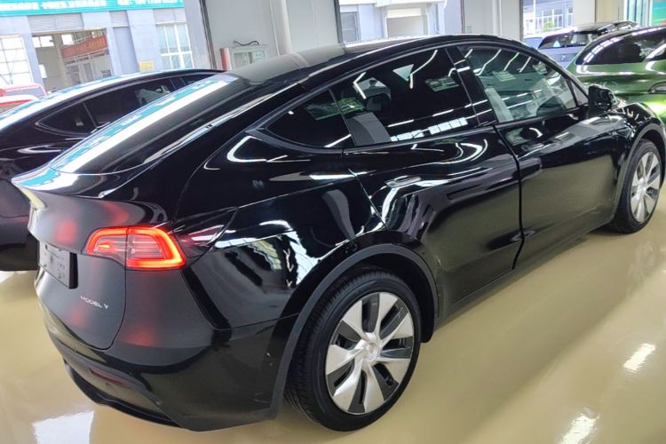 Tesla Model Y 2023 #7 Tesla Model Y 2023 car image #7
