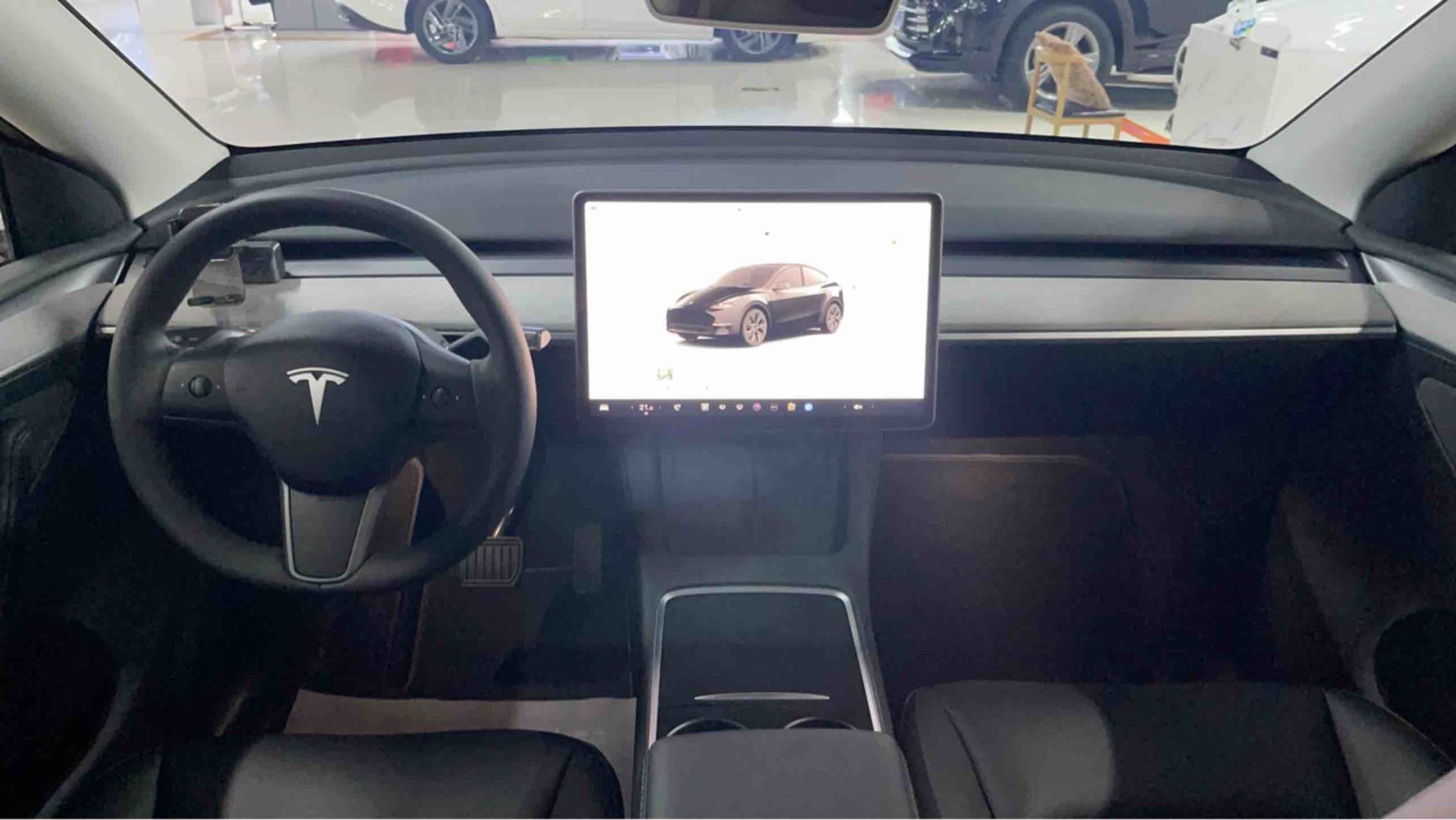 Tesla Model Y 2024 car image #2