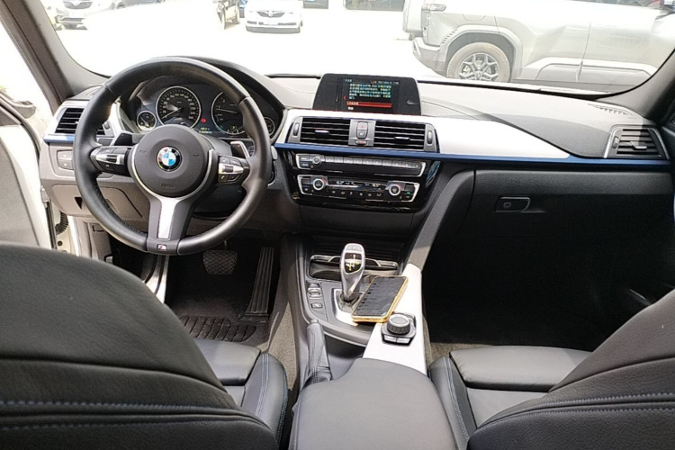 BMW 3 Series 2018 #10 BMW 3 Series 2018 car image #10