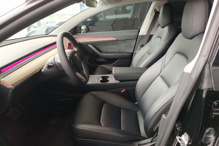 Tesla Model 3 2023 car image #27
