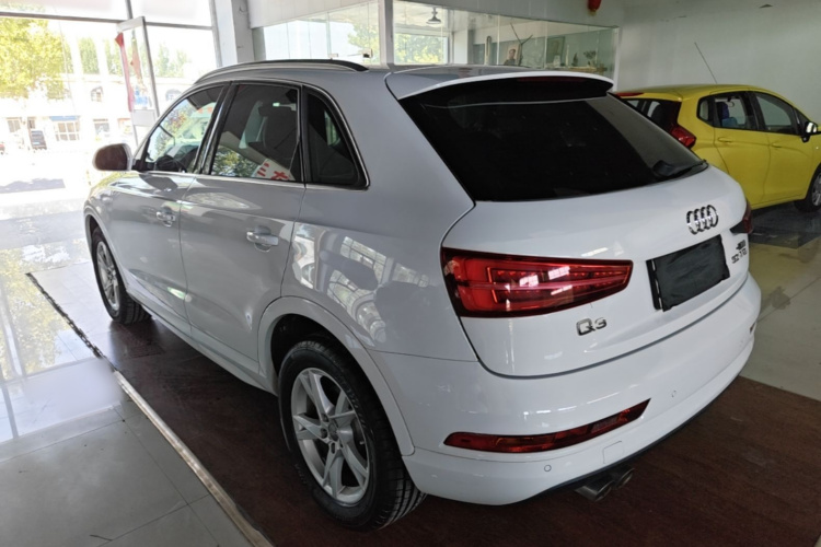 Audi Q3 2017 car image #5