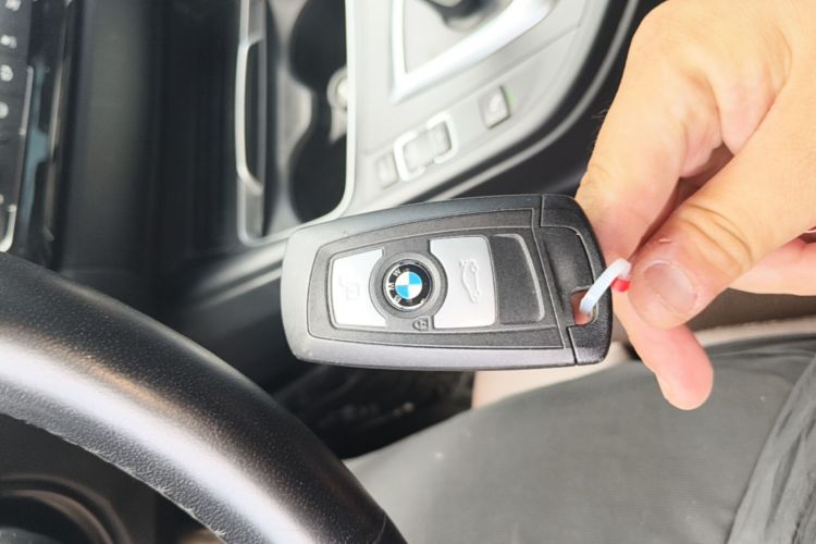 BMW 3 Series 2018 car image #9