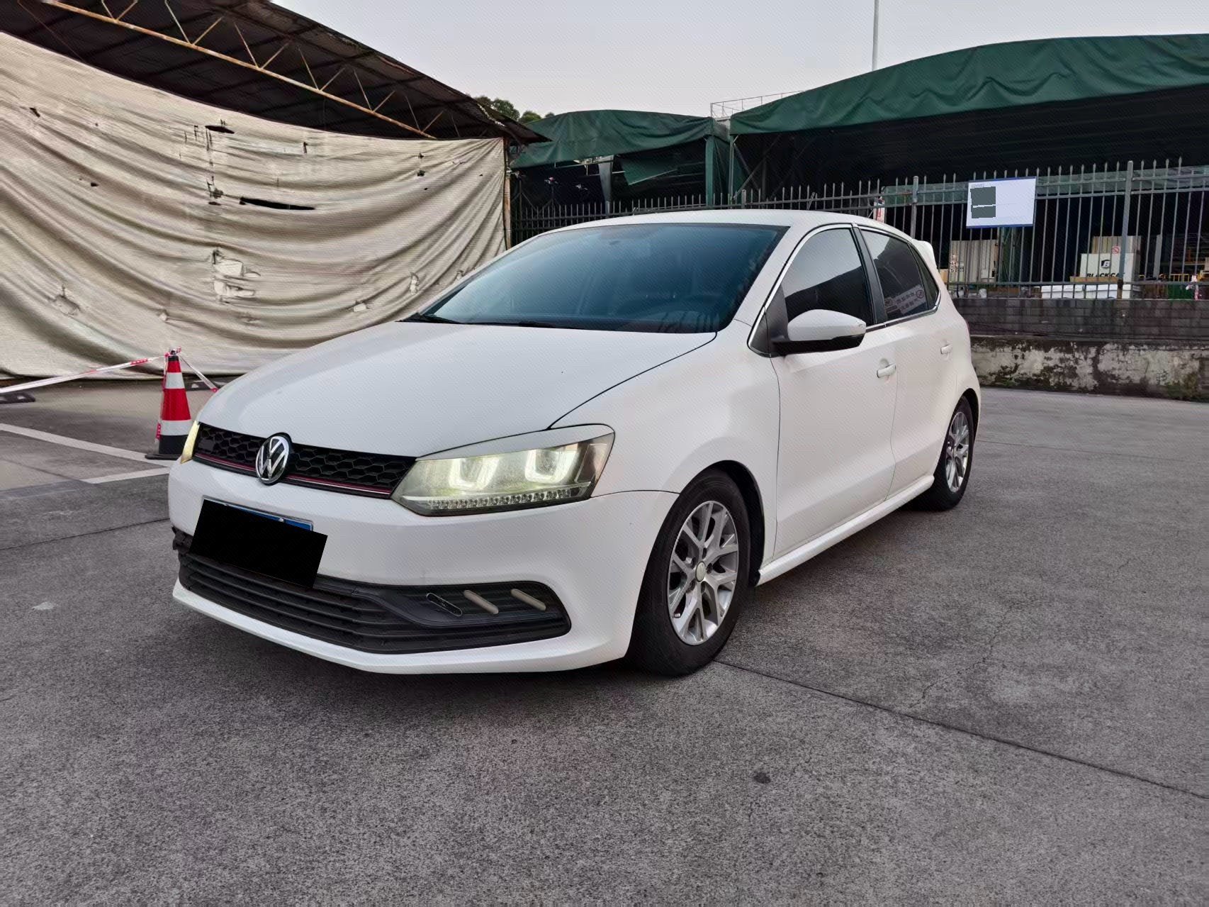 Volkswagen Polo 2016 Volkswagen Polo 2016 car image