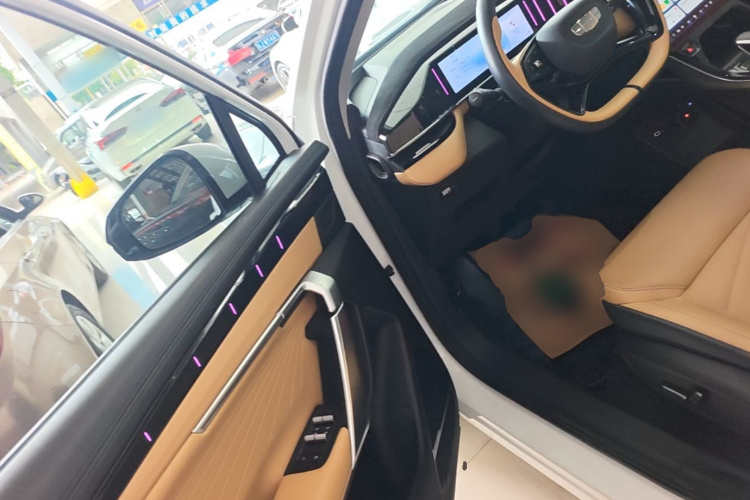 GEELY Boyue L 2023 car image #16