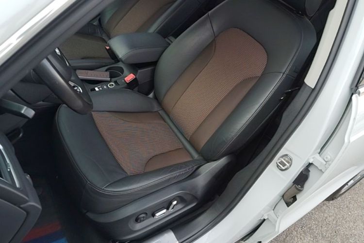Audi Q3 2017 car image #15