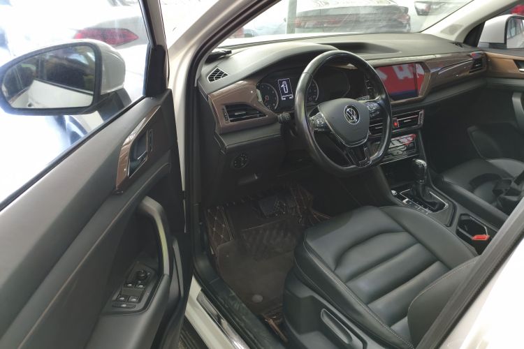 Volkswagen Tharu 2020 car image #16