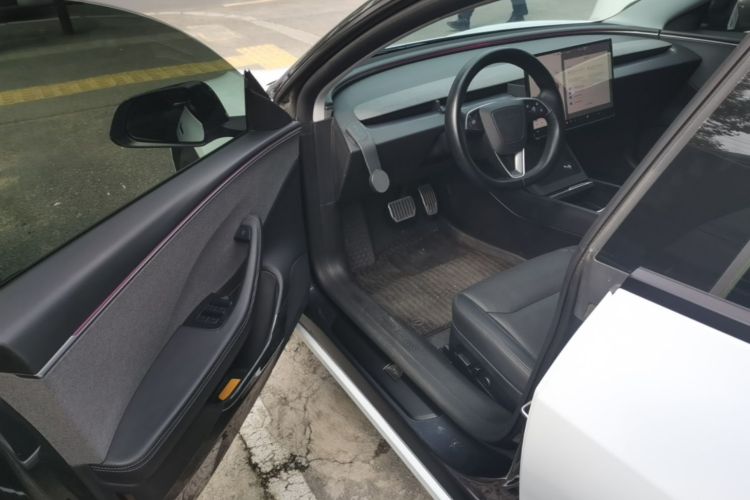 Tesla Model 3 2025 car image #16