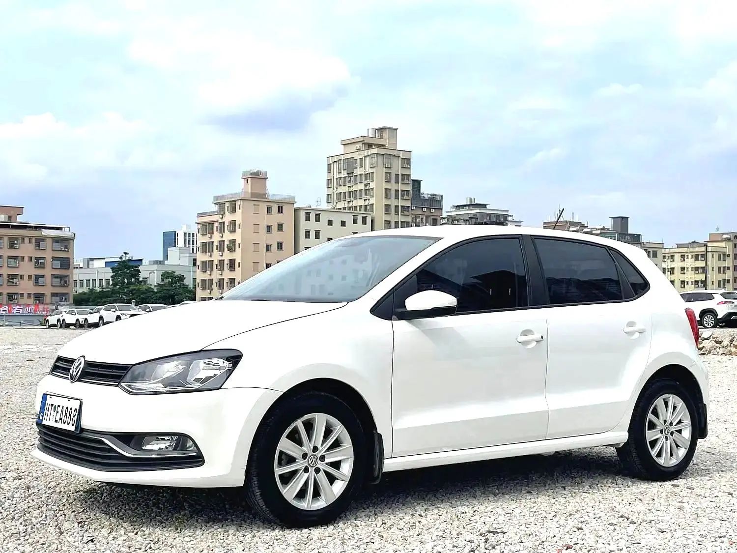 Volkswagen Polo 2014 Volkswagen Polo 2014 car image