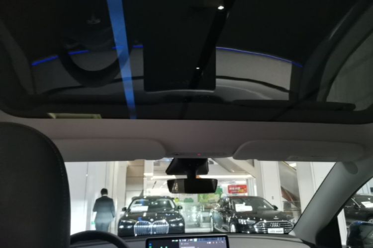 Tesla Model Y 2023 #18 Tesla Model Y 2023 car image #18