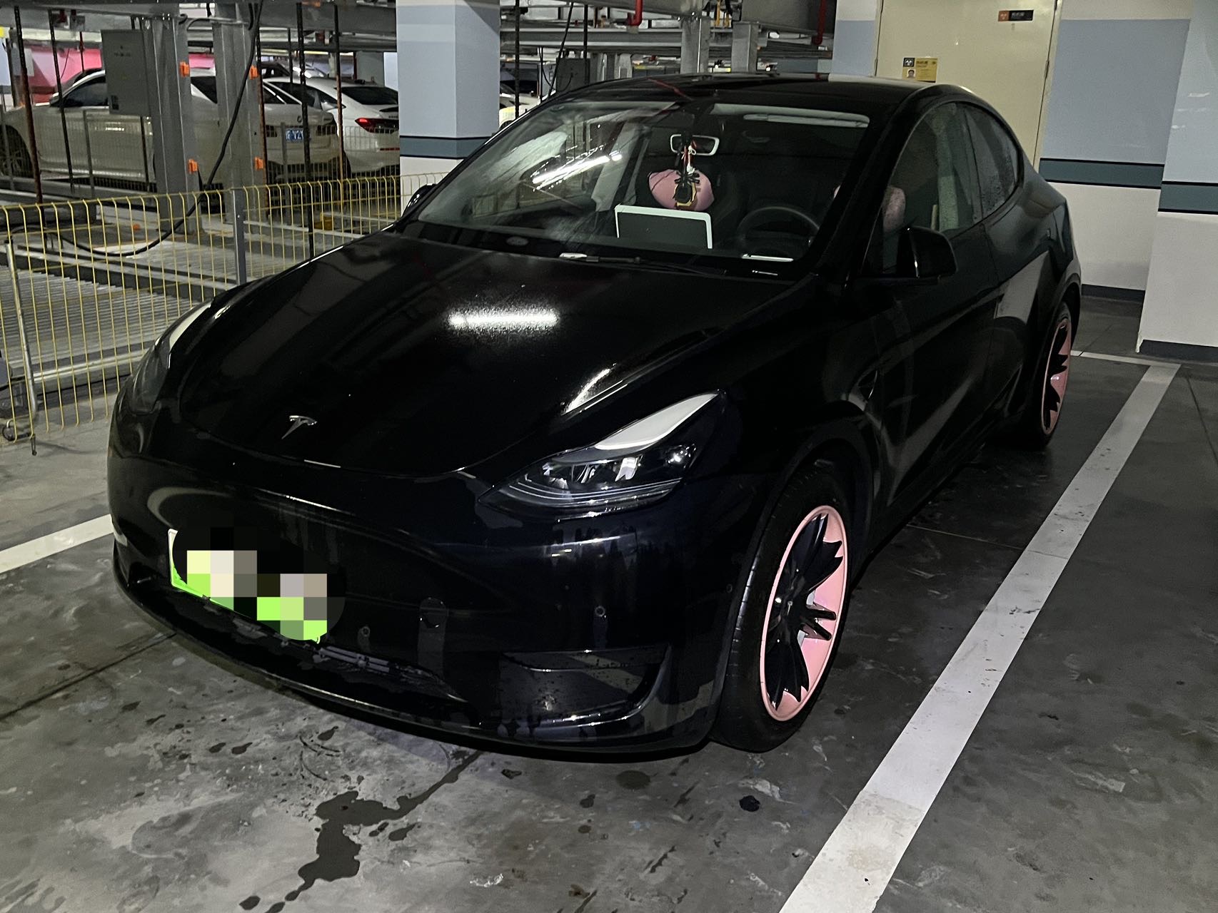 Tesla Model Y 2023 car image 