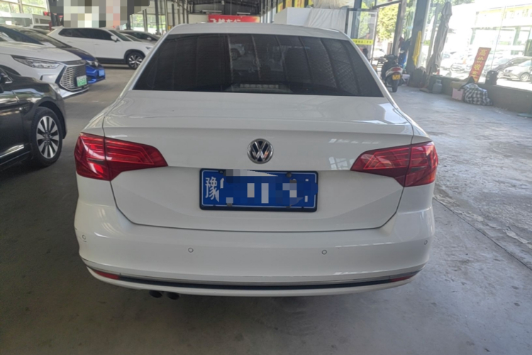 Volkswagen Bora 2016 car image #6