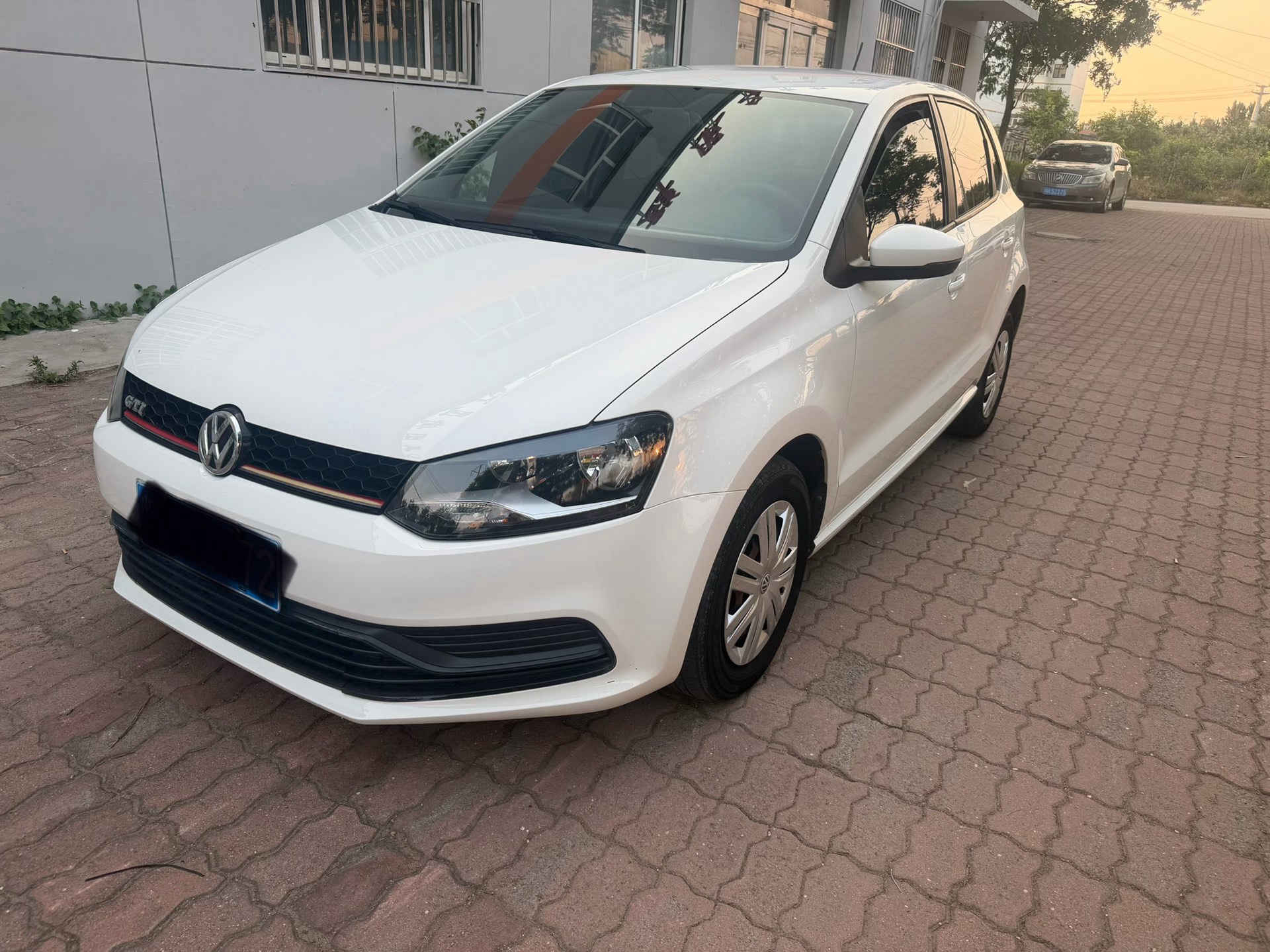 Volkswagen Polo 2018 car image 