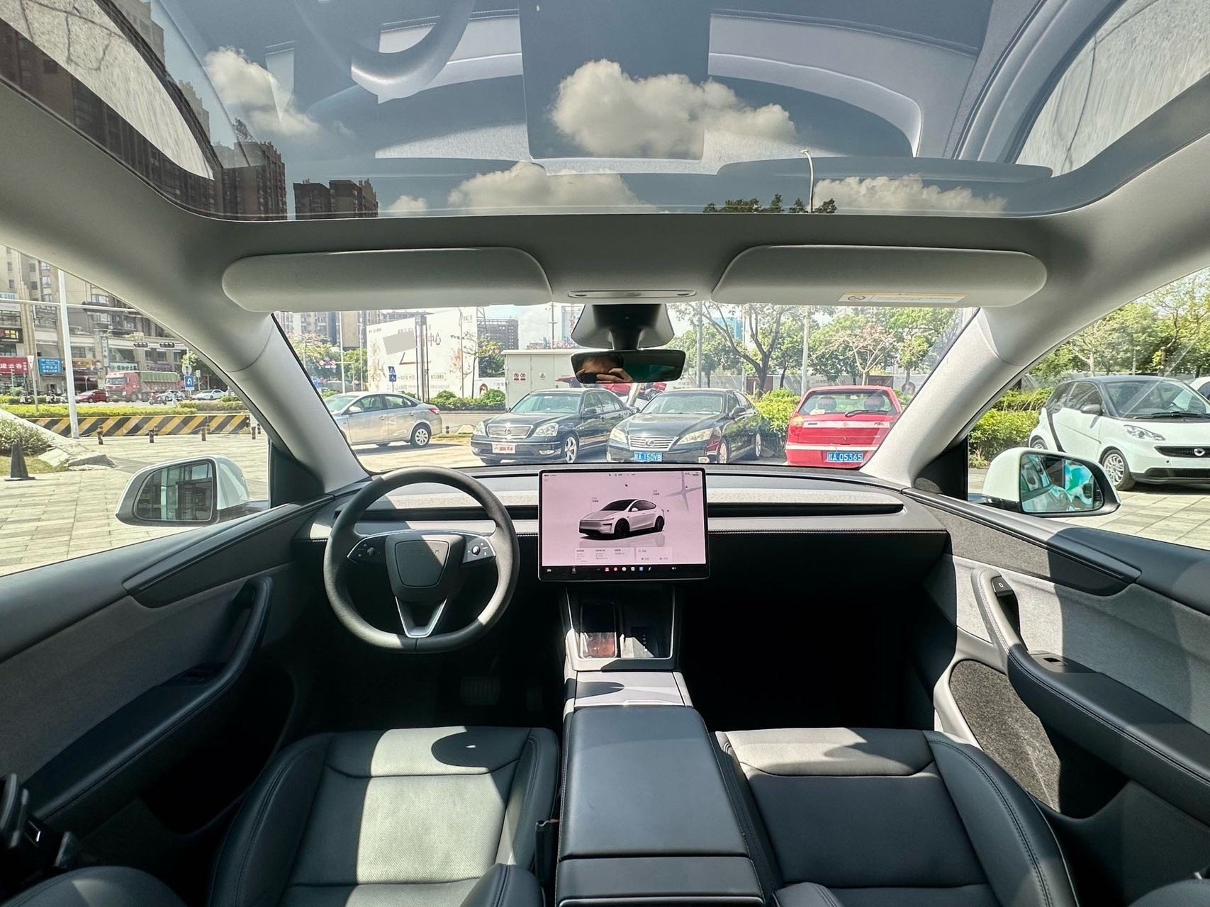 Tesla Model Y 2025 #9 Tesla Model Y 2025 immagine di auto #9