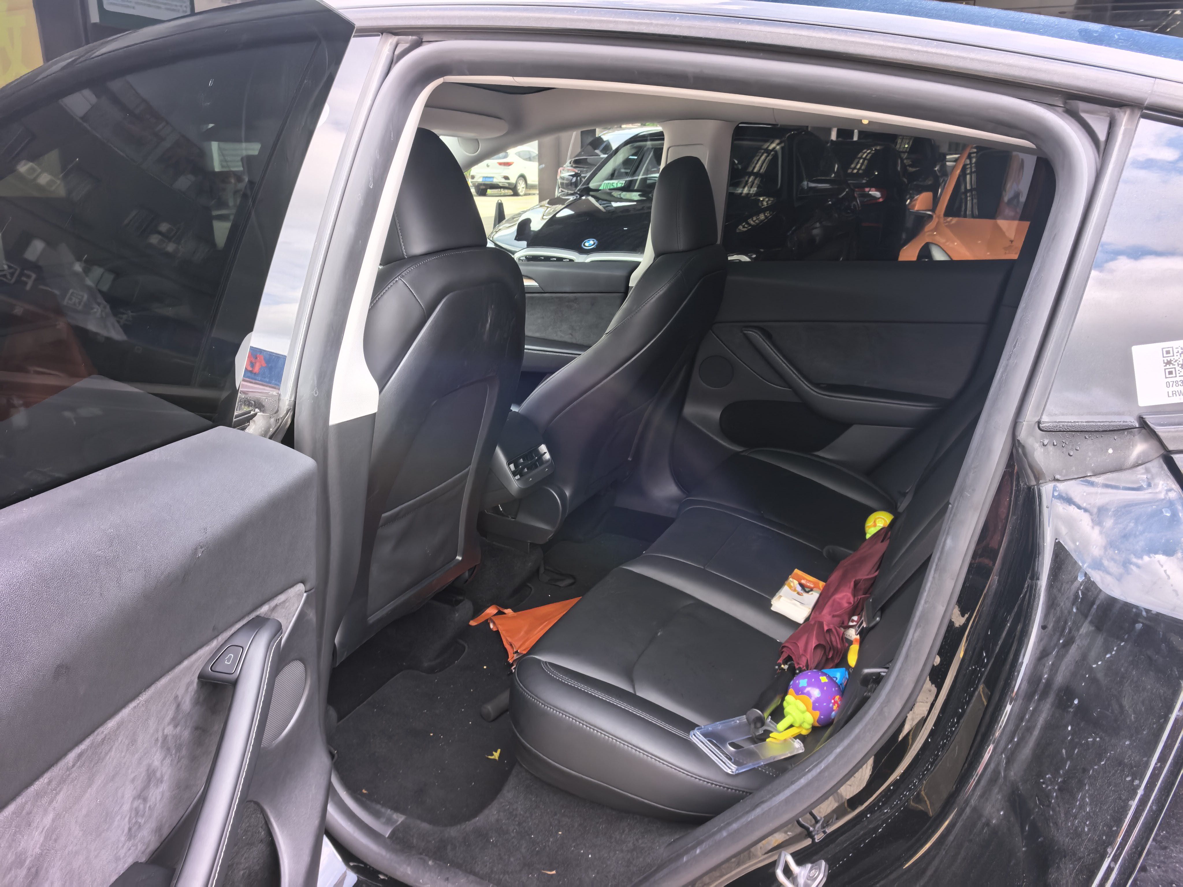 Tesla Model Y 2023 car image #3