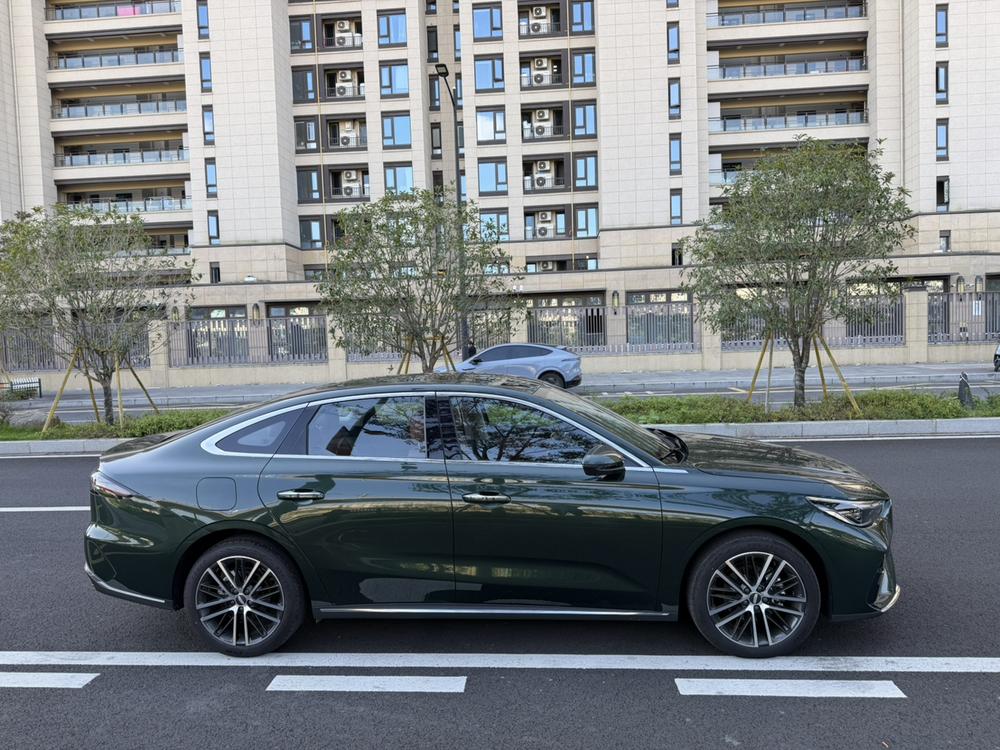 GEELY Emgrand 2025 car image #8