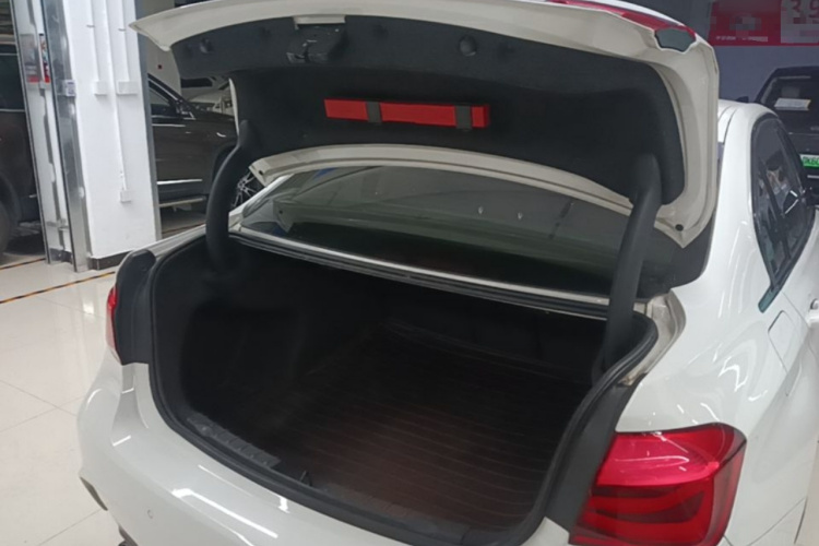 BMW 3 Series 2018 #21 BMW 3 Series 2018 صورة سيارة #21