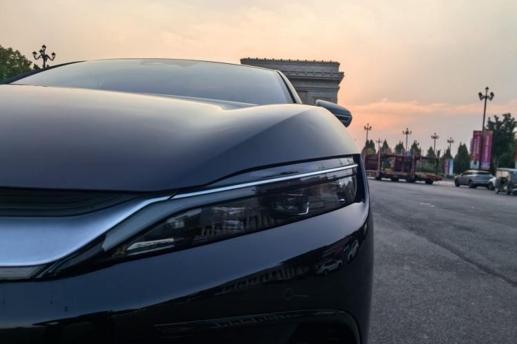 BYD Han 2023 car image #6