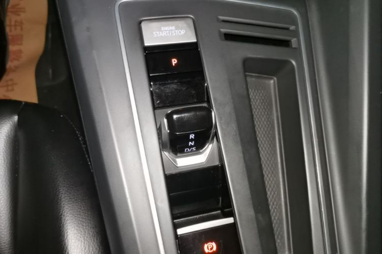 Volkswagen Golf 2023 car image #14