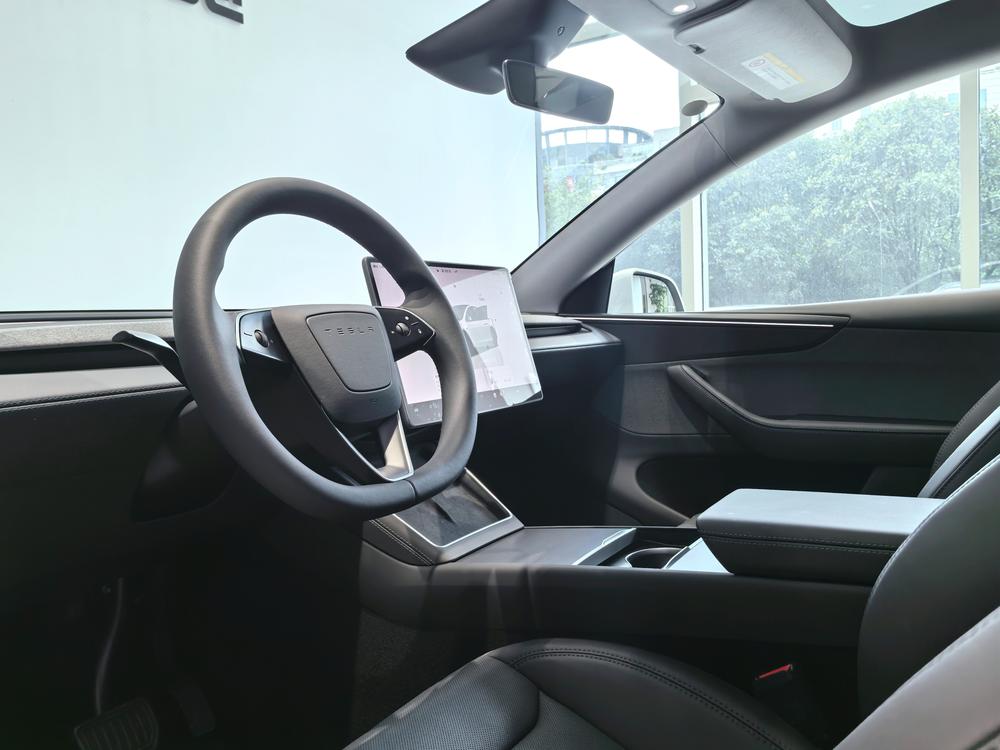 Tesla Model Y 2026 #14 Tesla Model Y 2026 immagine di auto #14