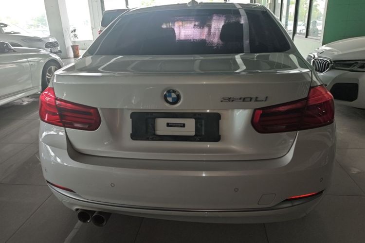 BMW 3 Series 2018 car image #6