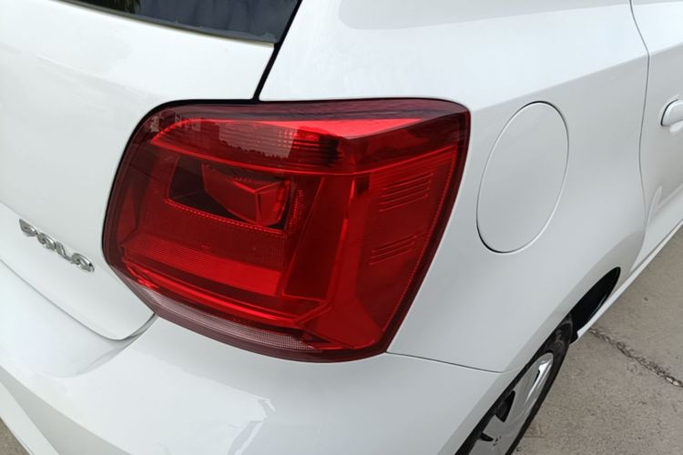 Volkswagen Polo 2017 car image #8