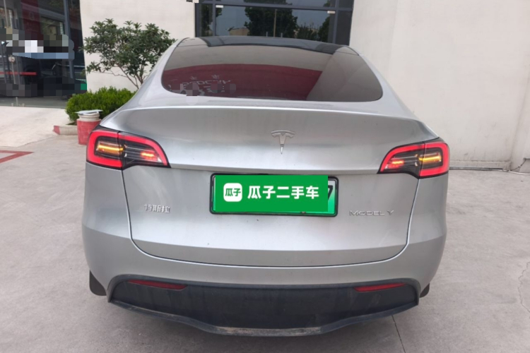 Tesla Model Y 2024 #6 Tesla Model Y 2024 car image #6