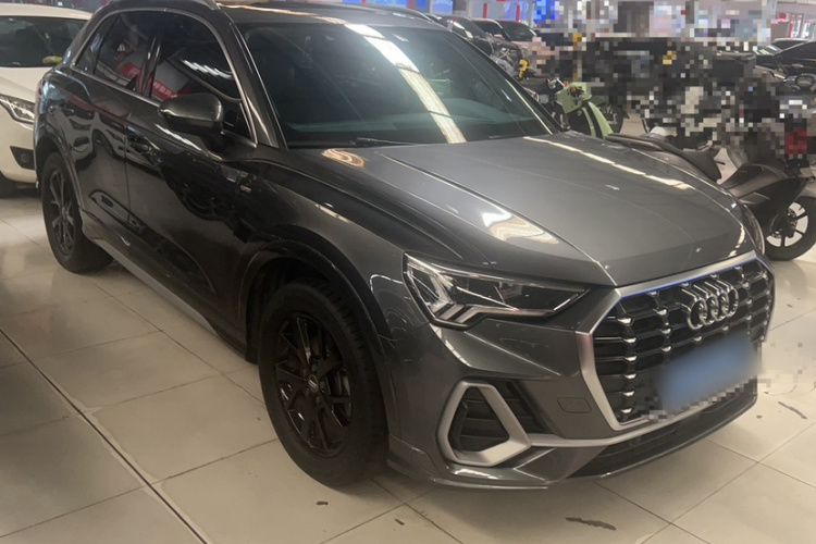 Audi Q3 2020 car image #5