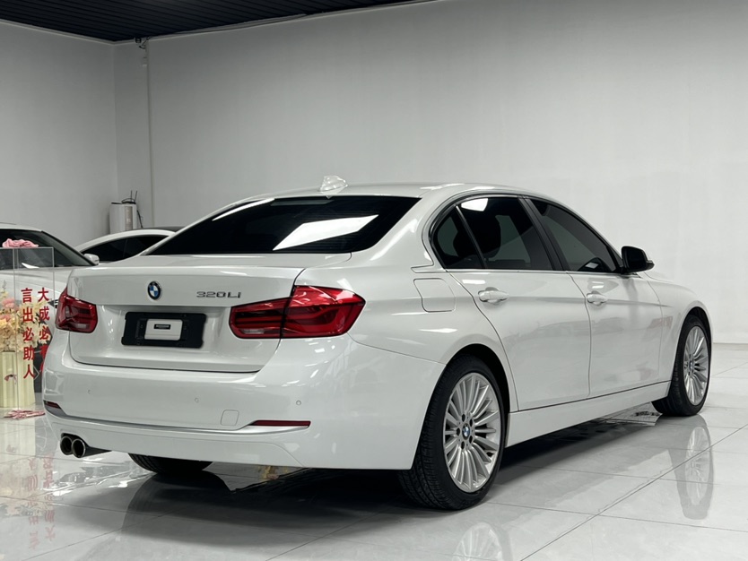 BMW 3 Series 2018 car image #8