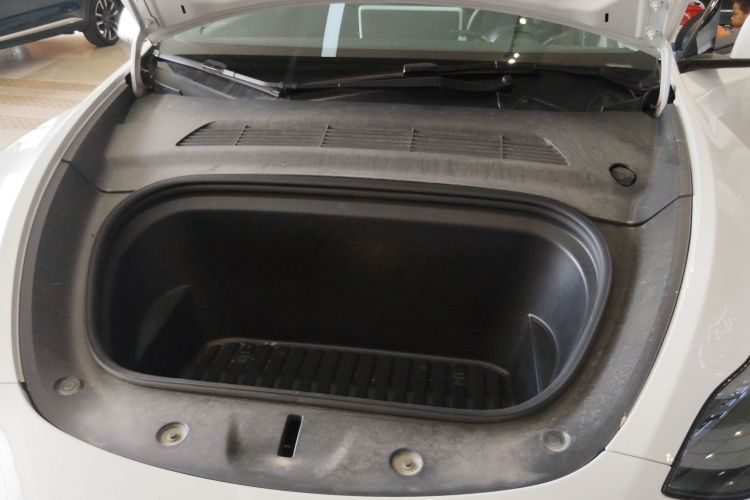 Tesla Model Y 2021 #20 Tesla Model Y 2021 car image #20