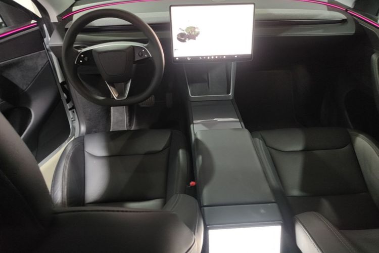 Tesla Model Y 2025 car image #10
