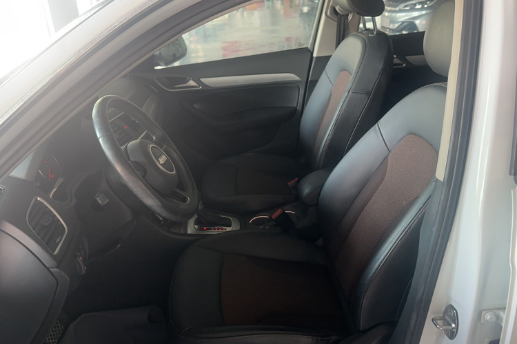 Audi Q3 2017 car image #15