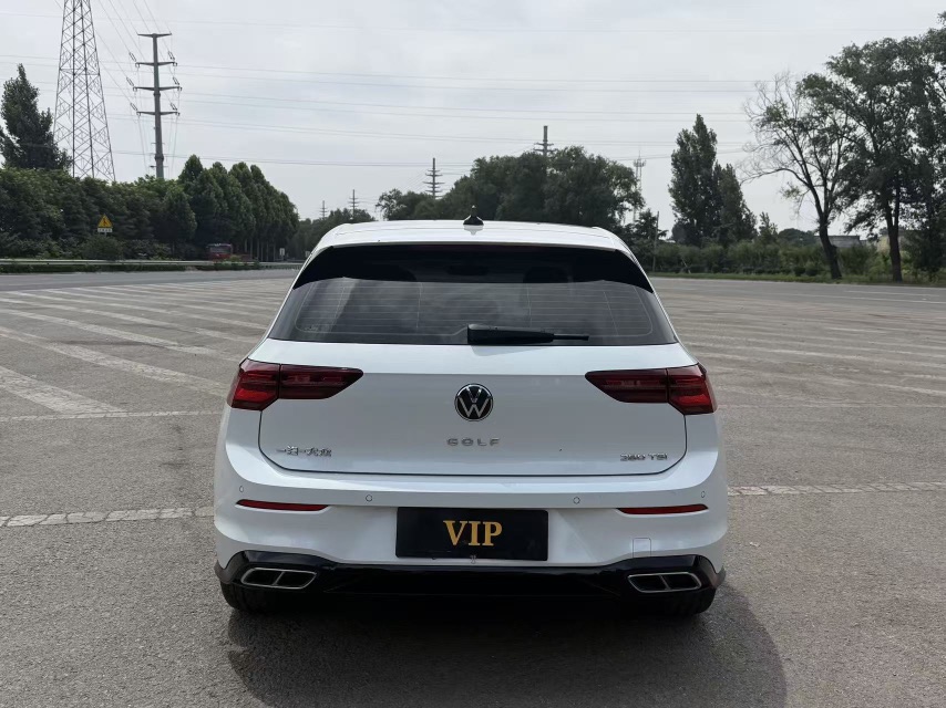 Volkswagen Golf 2023 car image #4
