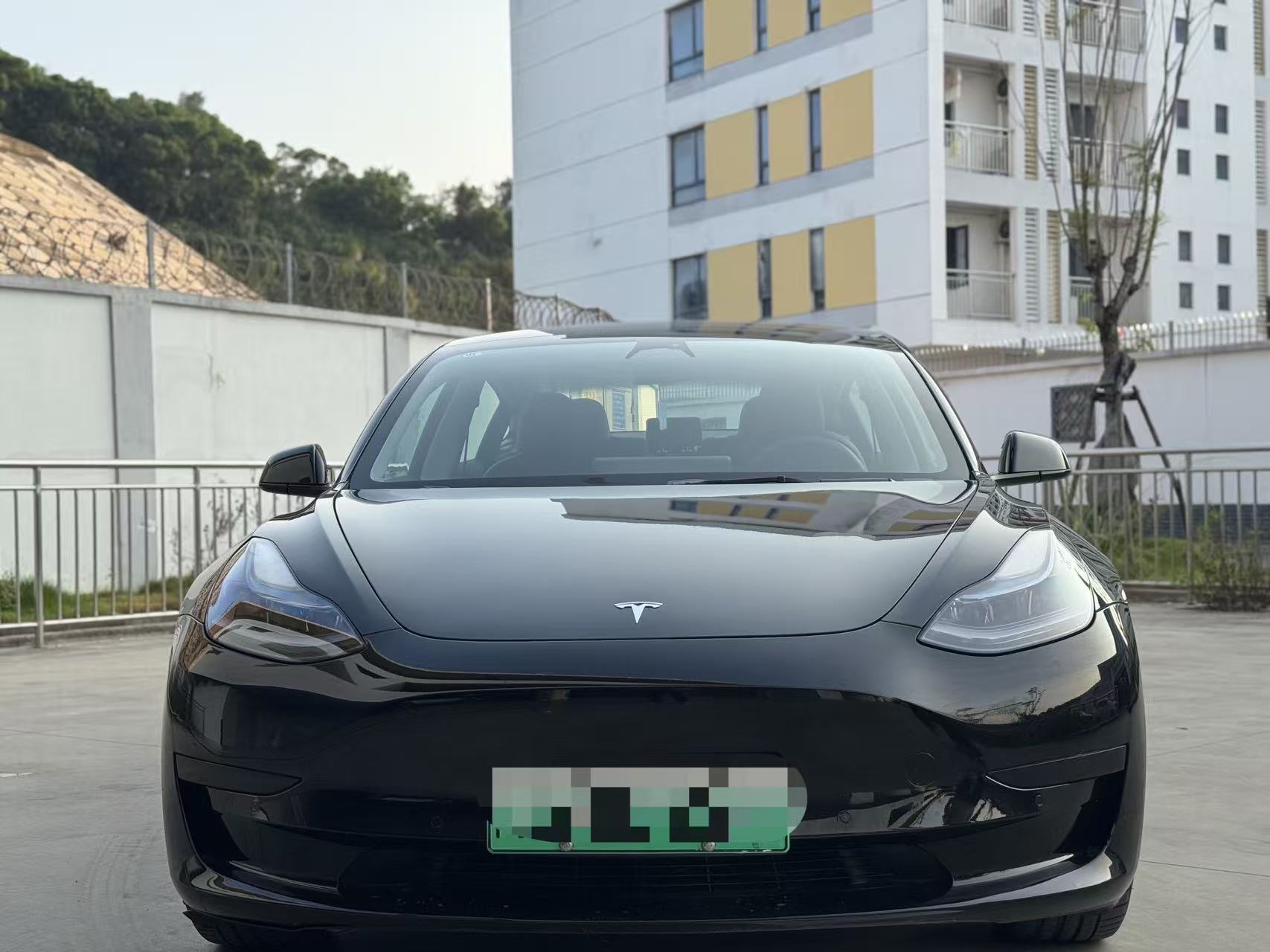 Tesla Model 3 2022 car image #2