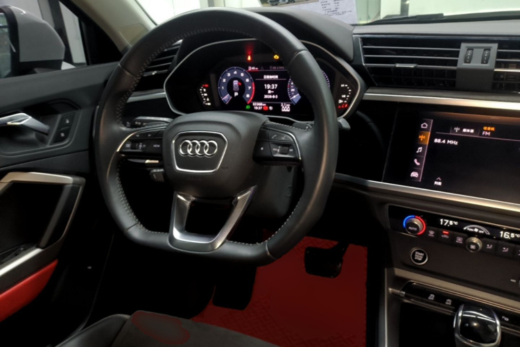 Audi Q3 2021 #10 Audi Q3 2021 car image #10