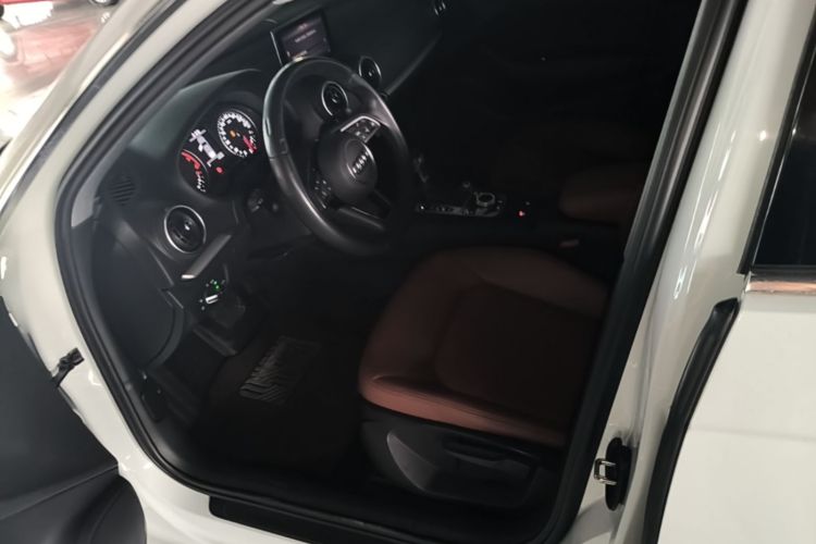 Audi A3 2019 car image #15