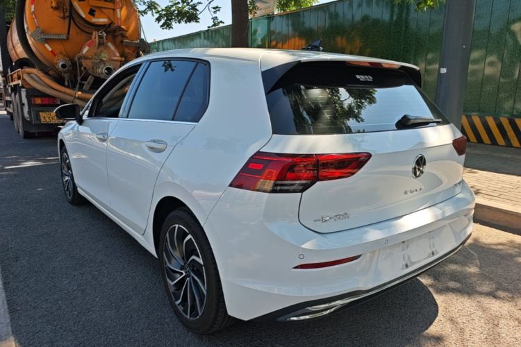 Volkswagen Golf 2022 car image #5