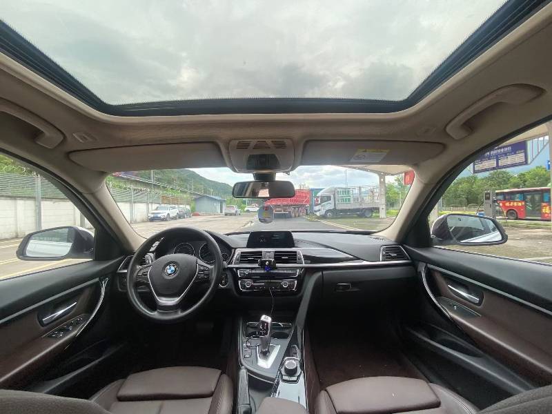 BMW 3 Series 2018 изображение автомобиля #6