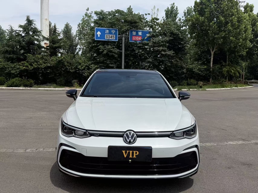 Volkswagen Golf 2023 car image #3