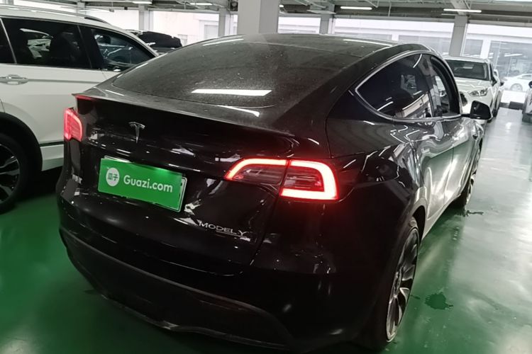 Tesla Model Y 2023 car image #7