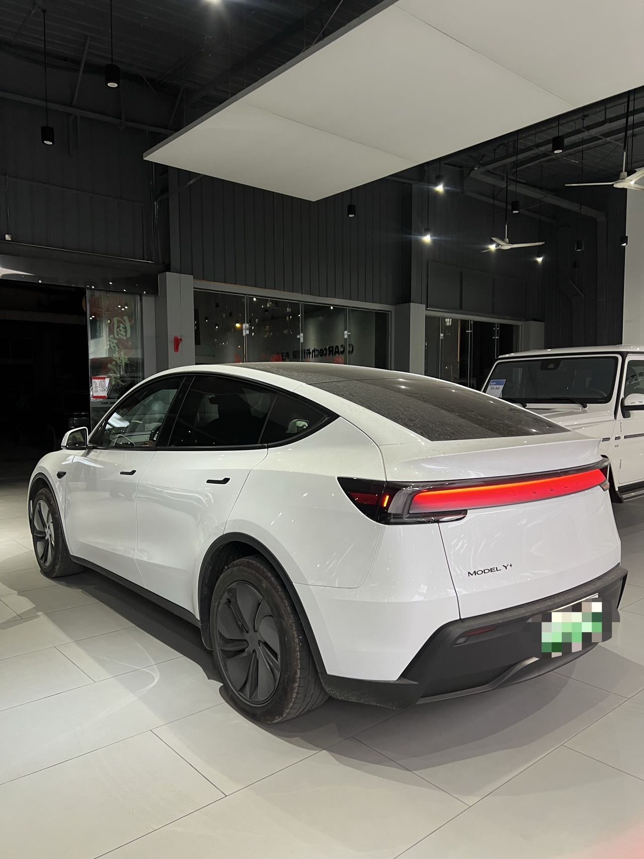 Tesla Model Y 2026 car image #3