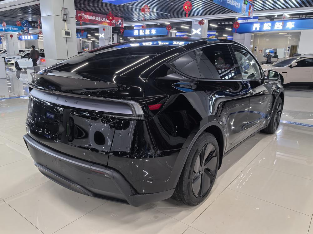 Tesla Model Y 2026 #6 Tesla Model Y 2026 car image #6