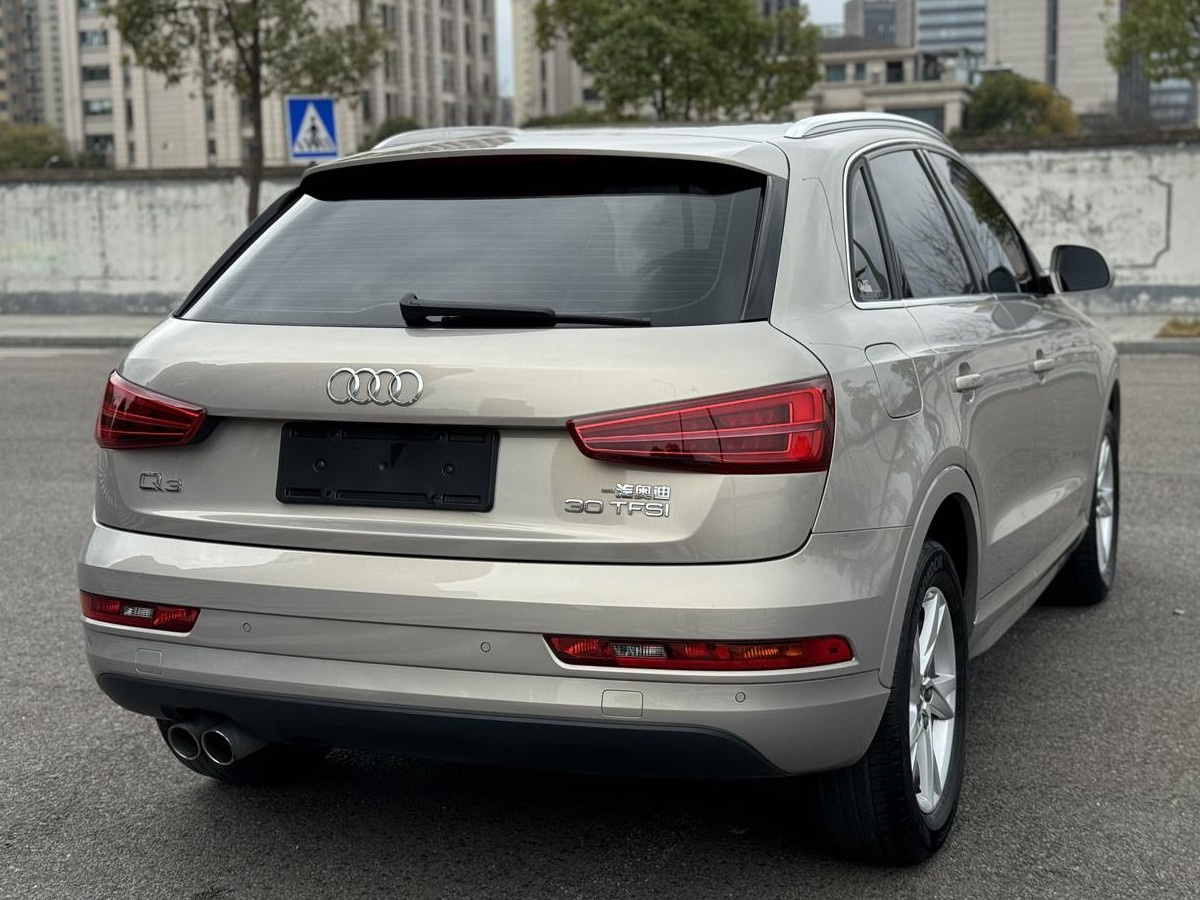 Audi Q3 2017 car image #9