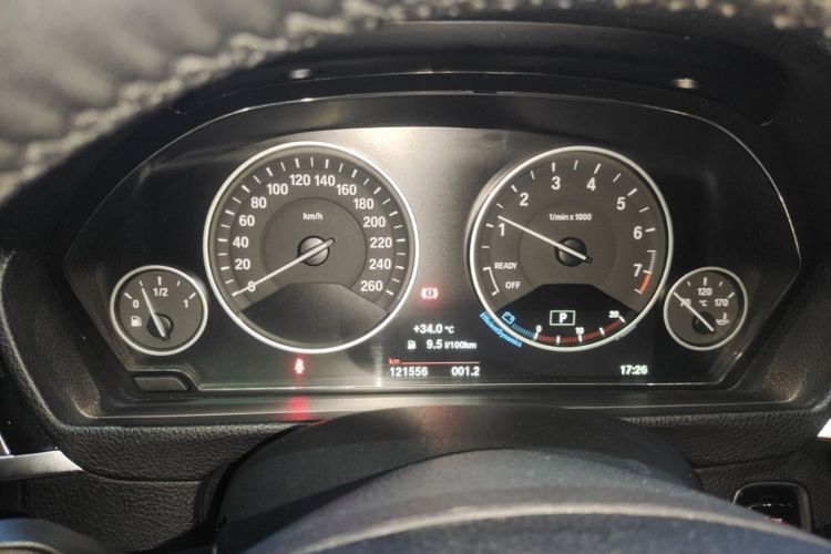 BMW 3 Series 2018 car image #12