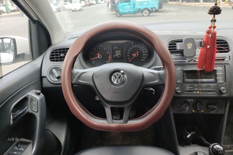 Volkswagen Polo 2016 car image #12