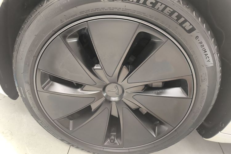 Tesla Model 3 2024 car image #9
