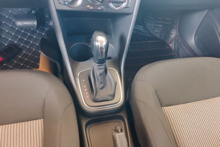 Volkswagen Polo 2017 car image #14