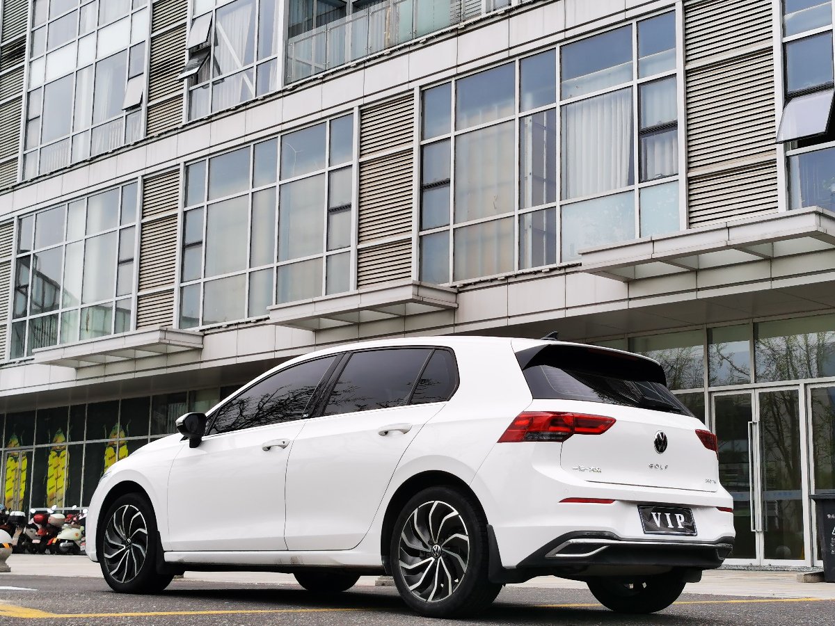 Volkswagen Golf 2021 car image #4