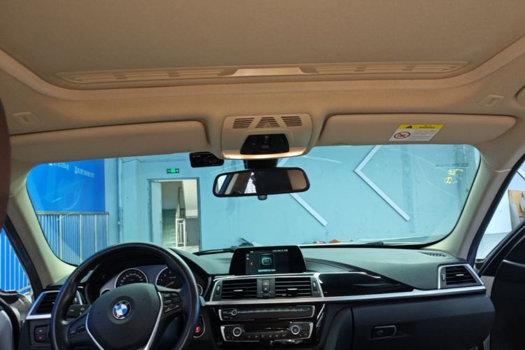 BMW 3 Series 2018 car image #18