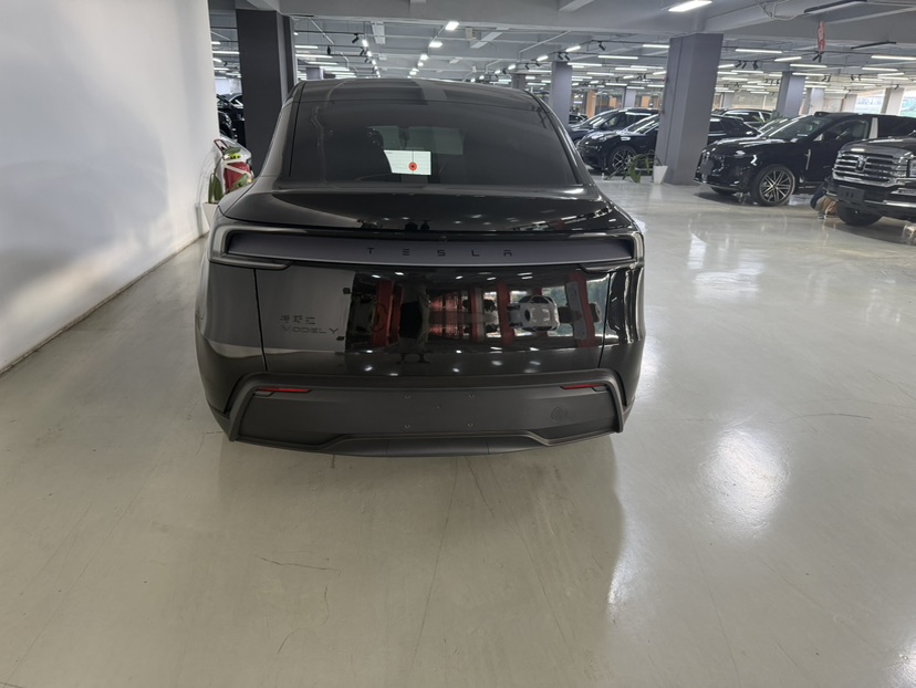 Tesla Model Y 2026 car image #3