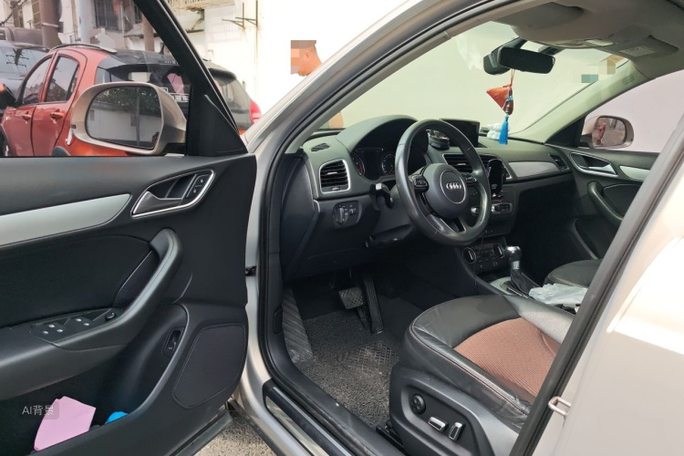 Audi Q3 2018 car image #18